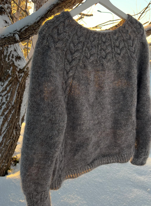 Chic Stranched Knit Sweater