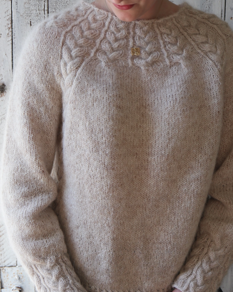 Chic Stranched Knit Sweater