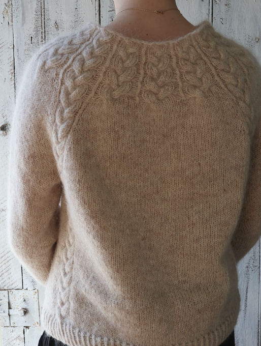 Chic Stranched Knit Sweater